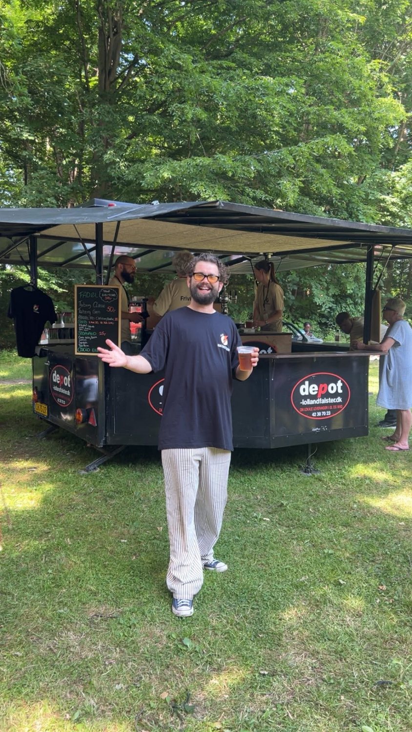 Feststemning ved ølvognen